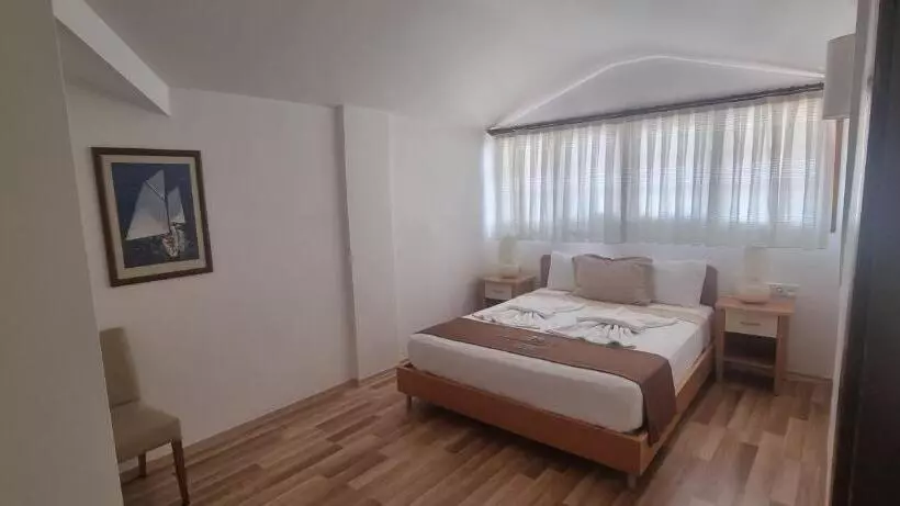 اتاق لوکس چهار تخته, Efe Hotel Gocek