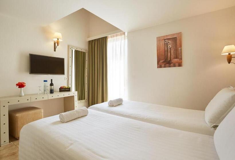 패밀리 룸, Giannoulis – Santa Marina Beach