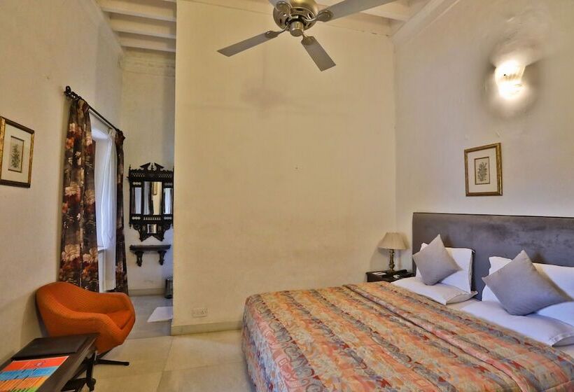 Номер Deluxe, Jayamahal Palace