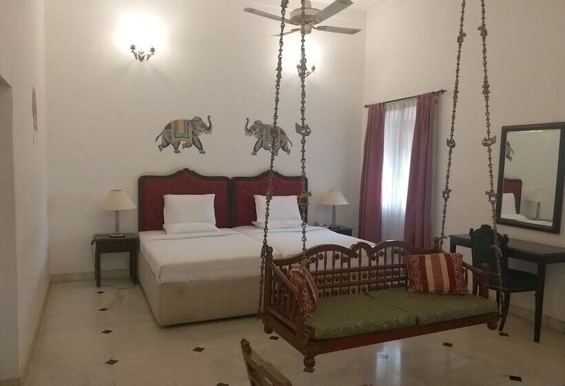 Люкс Повышенной Комфортности, Jayamahal Palace