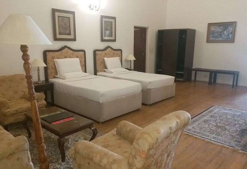 Королевский Люкс, Jayamahal Palace