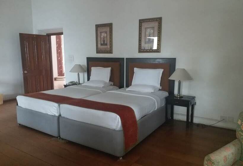 Королевский Люкс, Jayamahal Palace