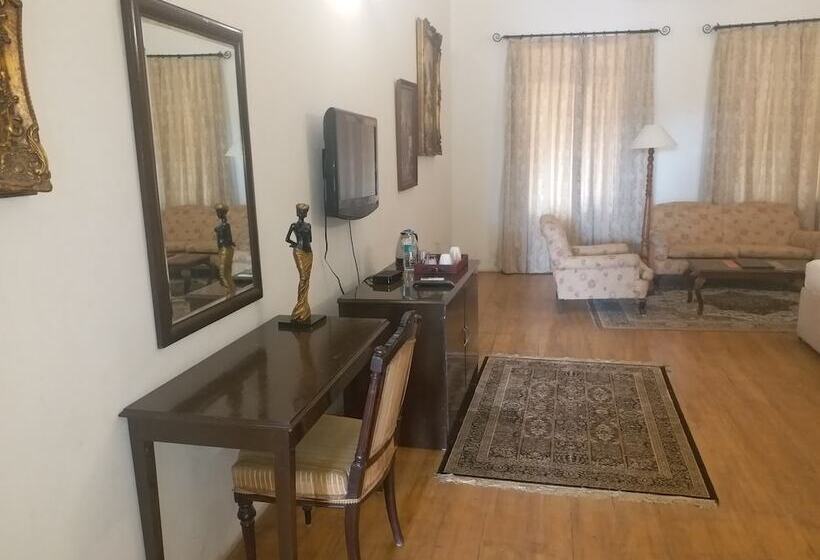 Королевский Люкс, Jayamahal Palace