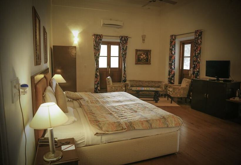 Королевский Люкс, Jayamahal Palace