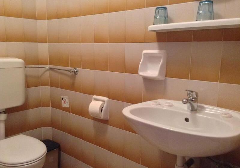 스탠다드 룸, Mouria