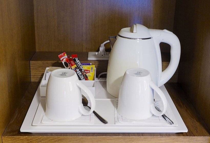 컴포트 룸, Plaza