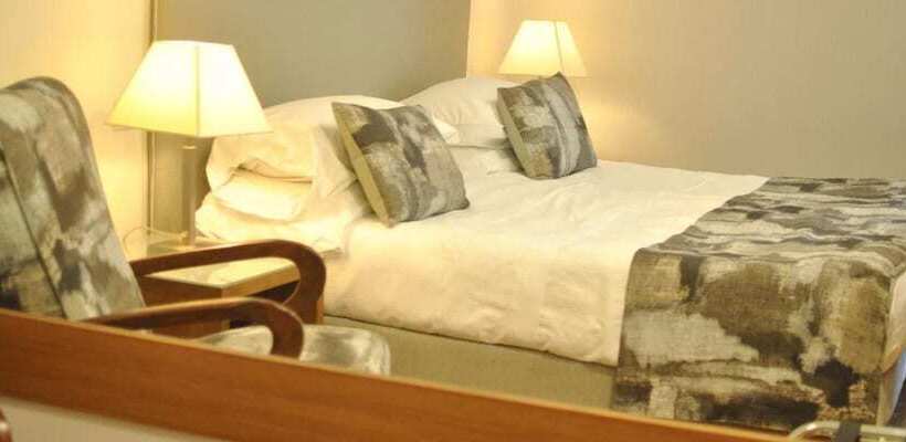 컴포트 룸, Plaza