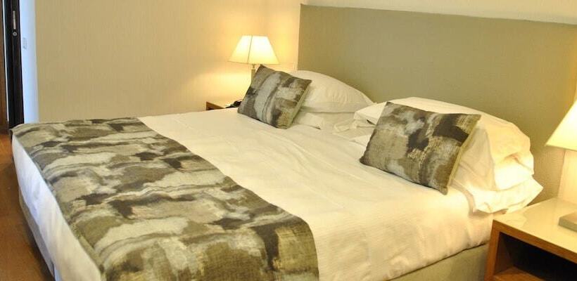 컴포트 룸, Plaza