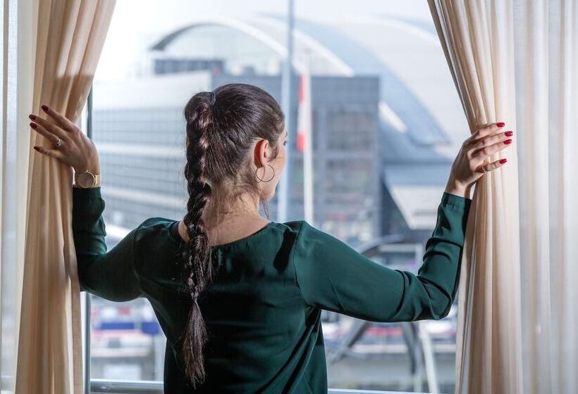اتاق سوپریور با چشمانداز, Radisson Blu Hotel, Hamburg Airport
