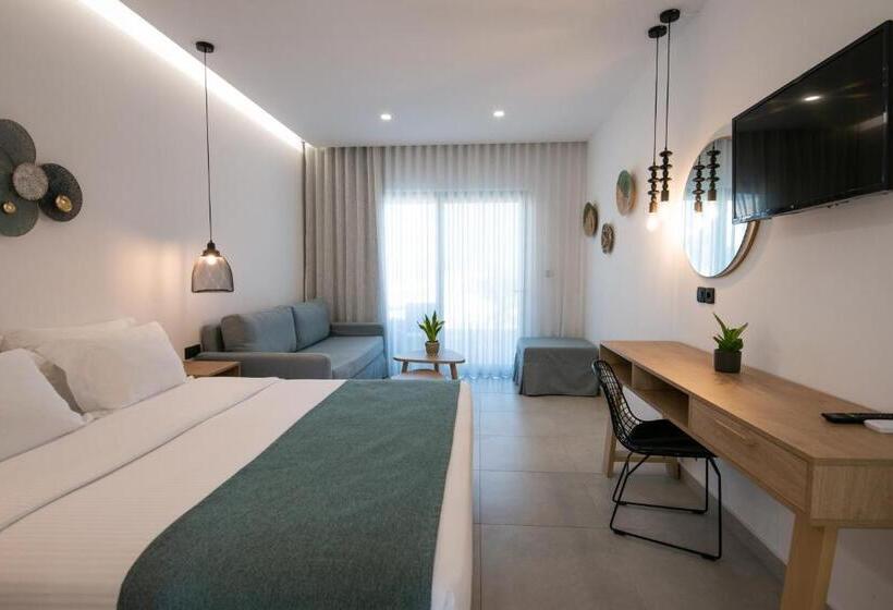 Полулюкс с Бассейном, Selini Suites & Waterpark