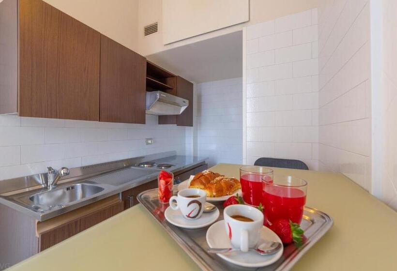 سوییت جونیور, Suite Hotel Elite