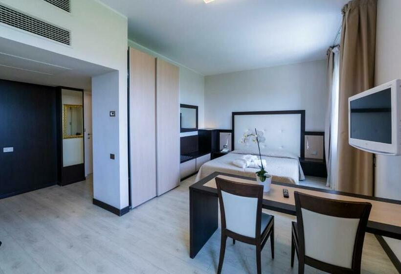 سوییت جونیور, Suite Hotel Elite