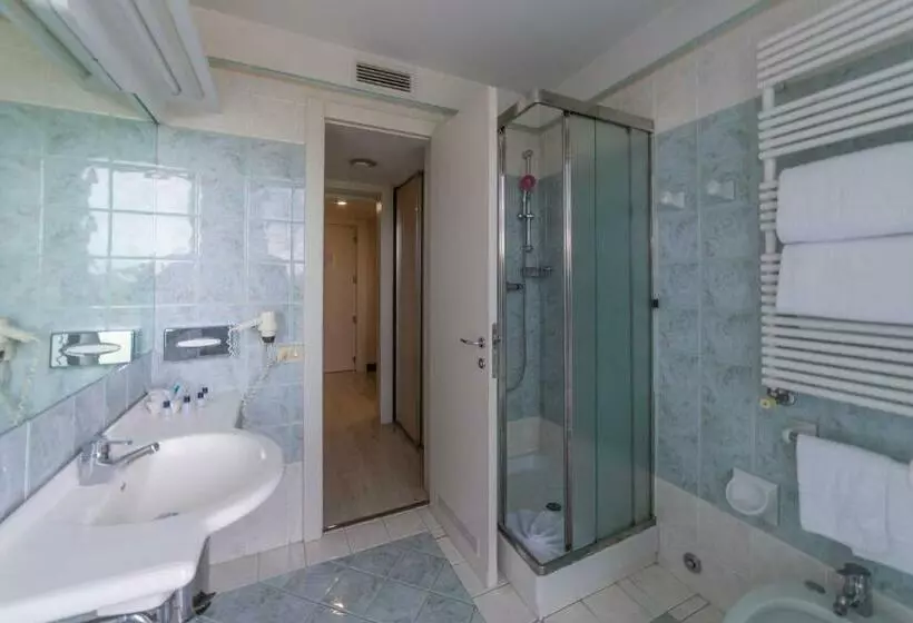 سوییت جونیور, Suite Hotel Elite