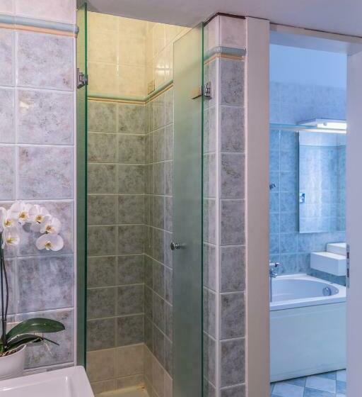 سوییت جونیور, Suite Hotel Elite