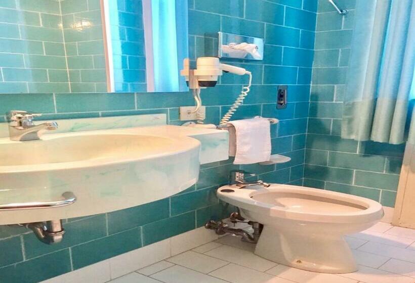 سوییت جونیور, Suite Hotel Elite