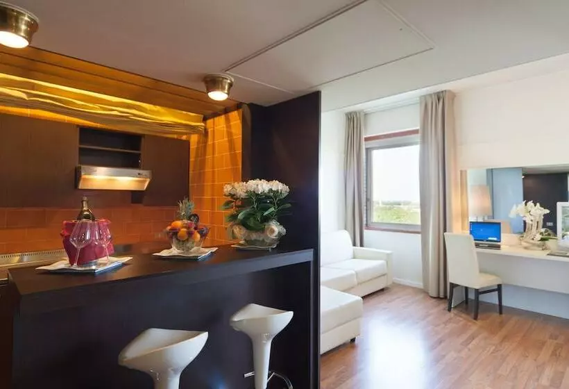 سوییت جونیور, Suite Hotel Elite