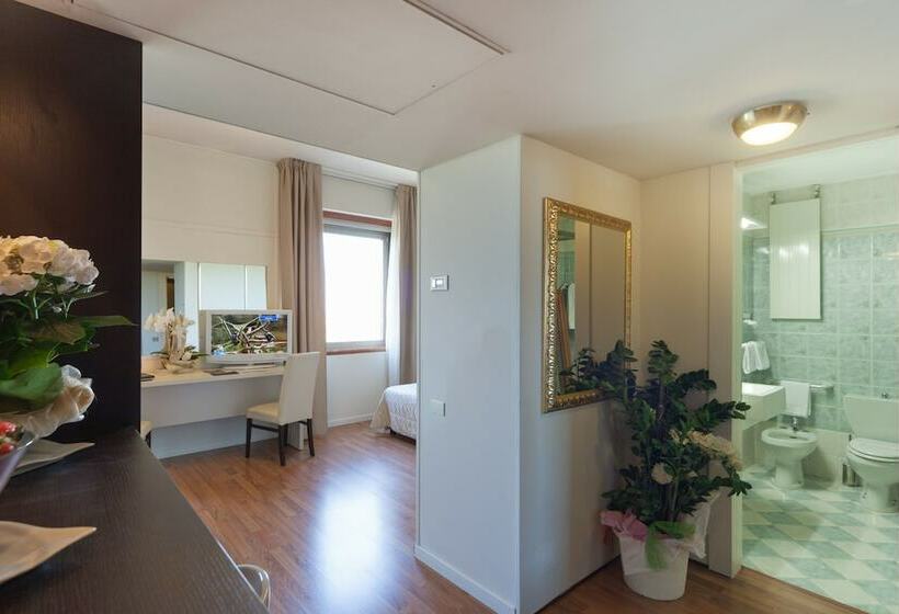 سوییت جونیور, Suite Hotel Elite