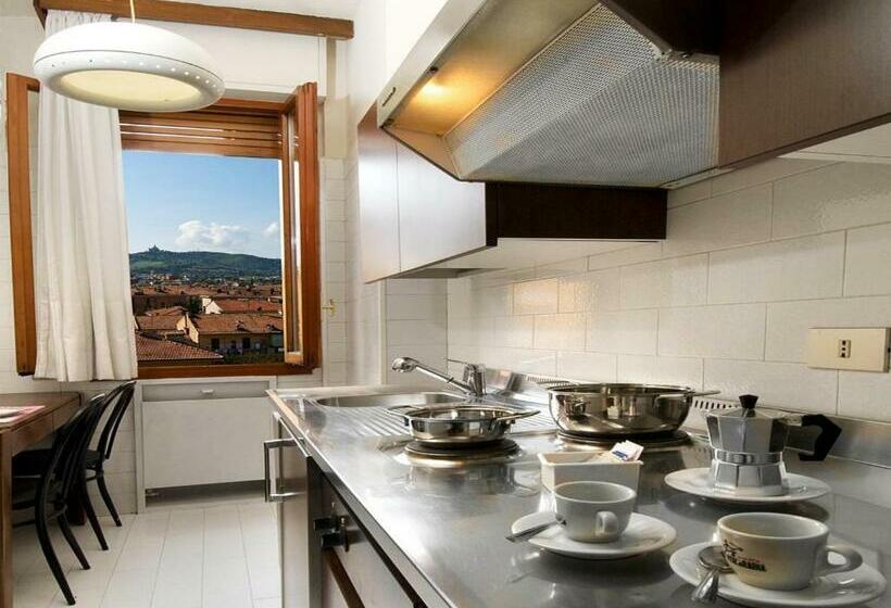 استودیوی استاندارد, Suite Hotel Elite