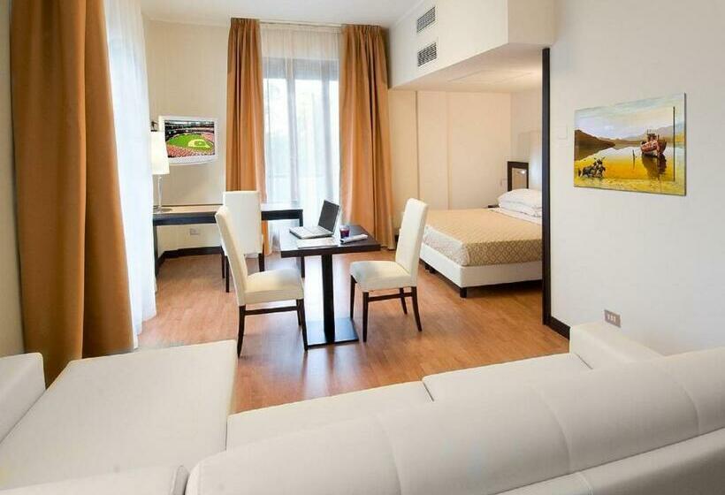 استودیوی استاندارد, Suite Hotel Elite