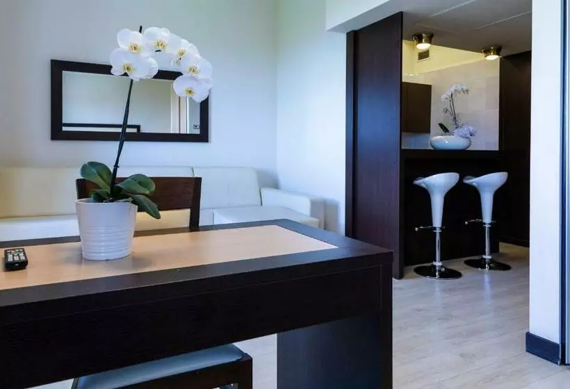 استودیوی استاندارد, Suite Hotel Elite