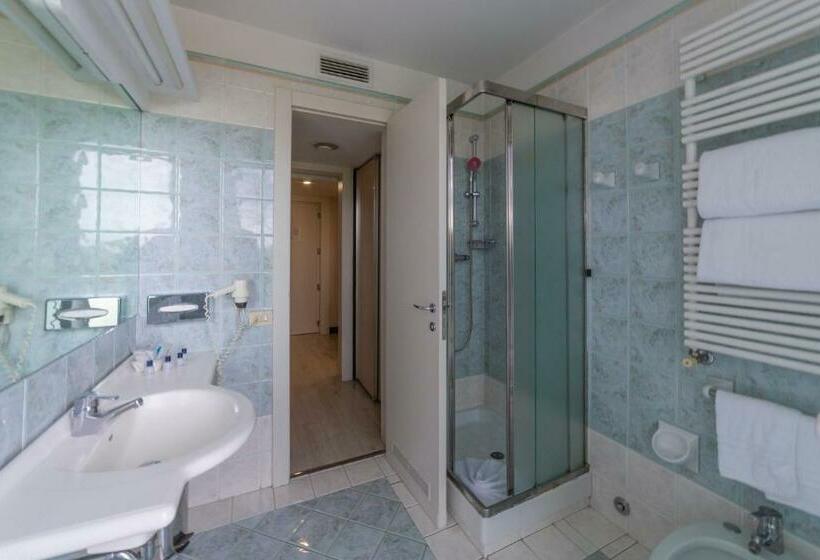 استودیوی استاندارد, Suite Hotel Elite