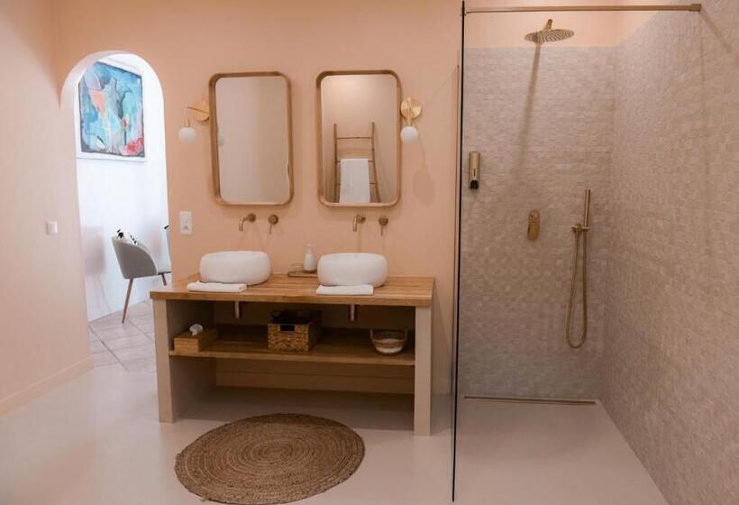 غرفة قياسية سرير كينج, La Parenthèse De Marie