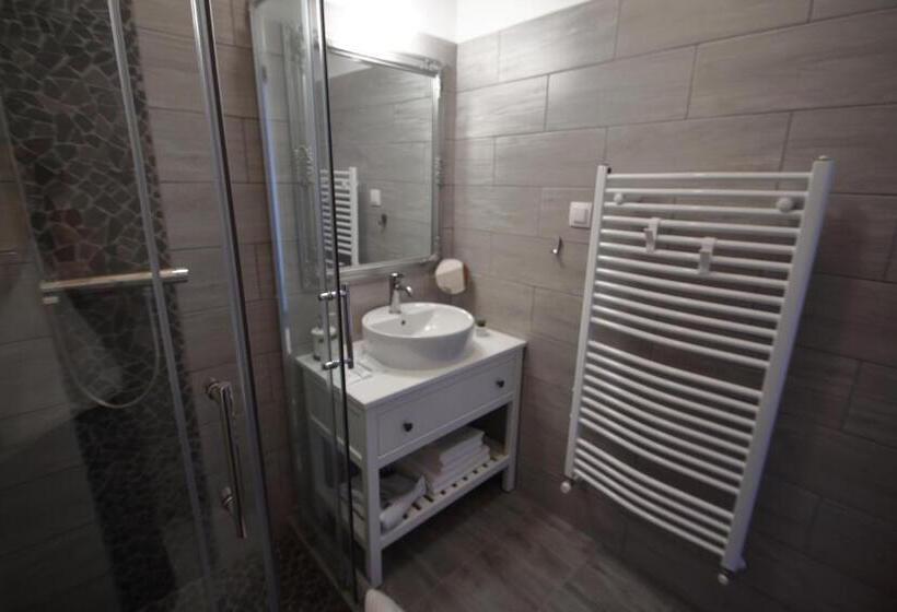 Четырехместный Номер Стандарт, A Tornácos Panzió