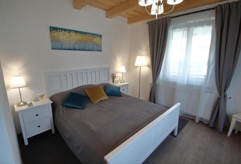 Четырехместный Номер Стандарт, A Tornácos Panzió