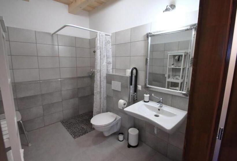 Номер Стандарт Адаптированный для Инвалидов, A Tornácos Panzió