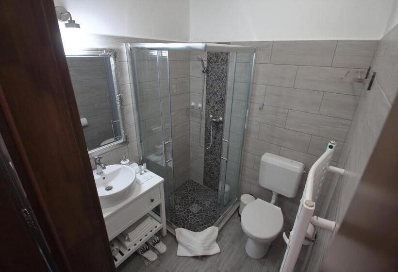 Номер Стандарт, A Tornácos Panzió