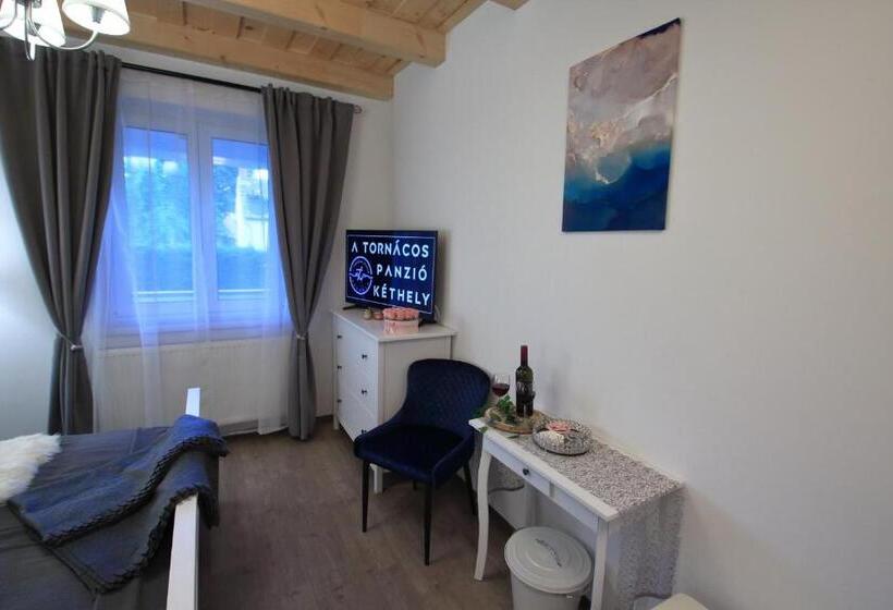Номер Стандарт, A Tornácos Panzió