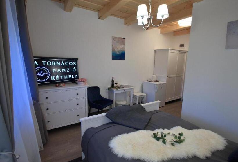Номер Стандарт, A Tornácos Panzió