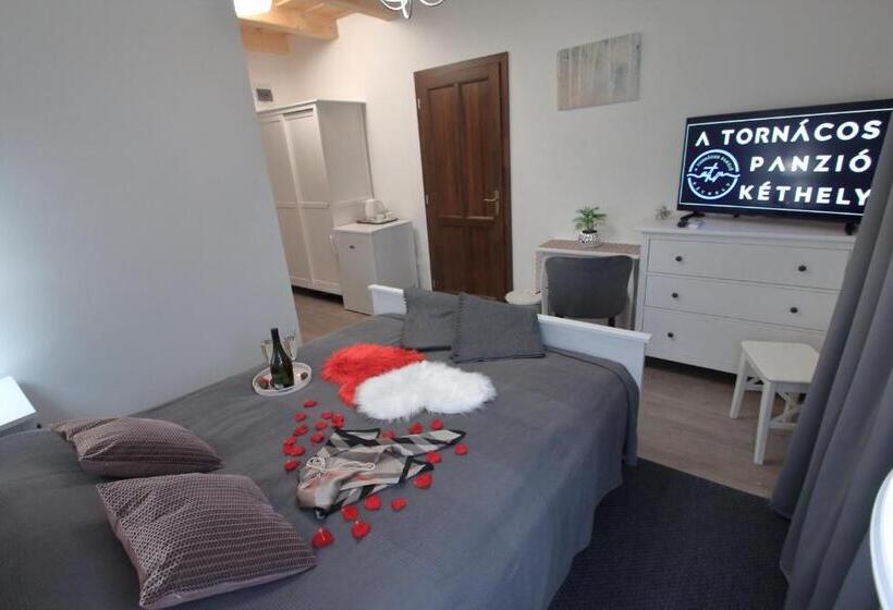 Номер Стандарт, A Tornácos Panzió