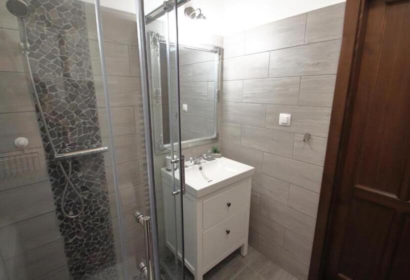 Номер Стандарт, A Tornácos Panzió