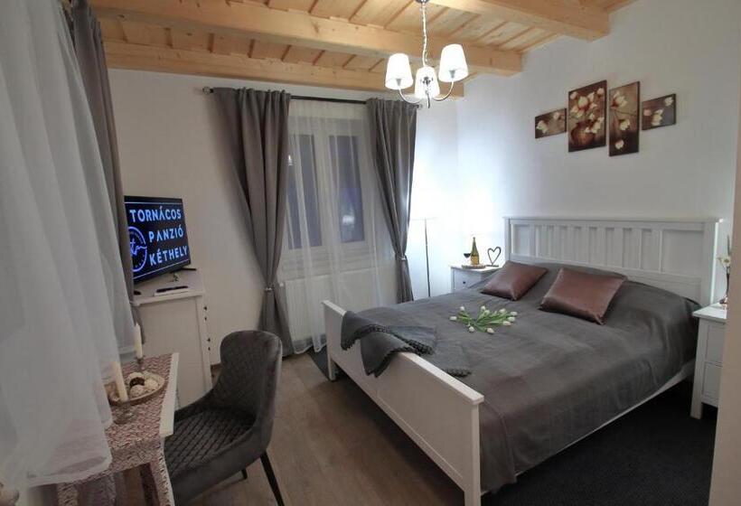 Номер Стандарт Вид на Бассейн, A Tornácos Panzió