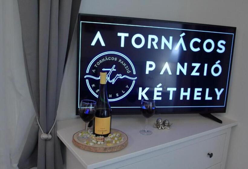 Номер Стандарт Вид на Бассейн, A Tornácos Panzió