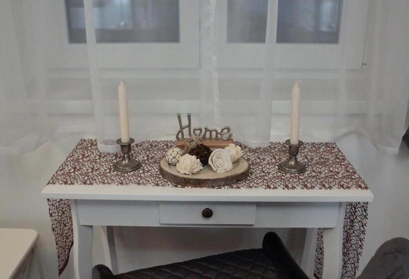 Номер Стандарт Вид на Бассейн, A Tornácos Panzió