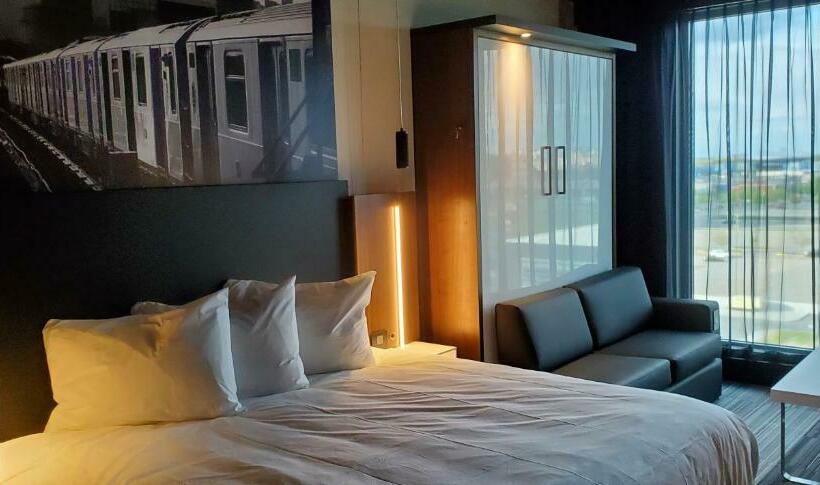 חדר סופריור עם מיטת קינג, Grand Times Hotel Laval Centropolis