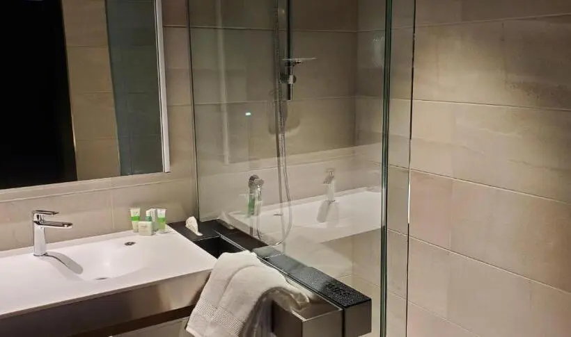 キングサイズベッドのスーペリアルーム, Grand Times Hotel Laval Centropolis