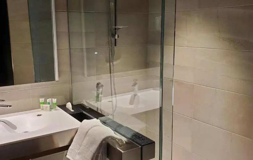キングサイズベッドのデラックスルーム, Grand Times Hotel Laval Centropolis
