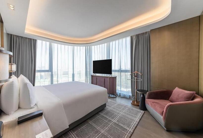 Club Room King Bed, Hualuxe Xi An Chanba, An Ihg