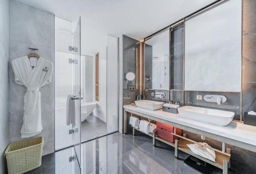 Люкс Кровать Кинг, Hualuxe Xi An Chanba, An Ihg