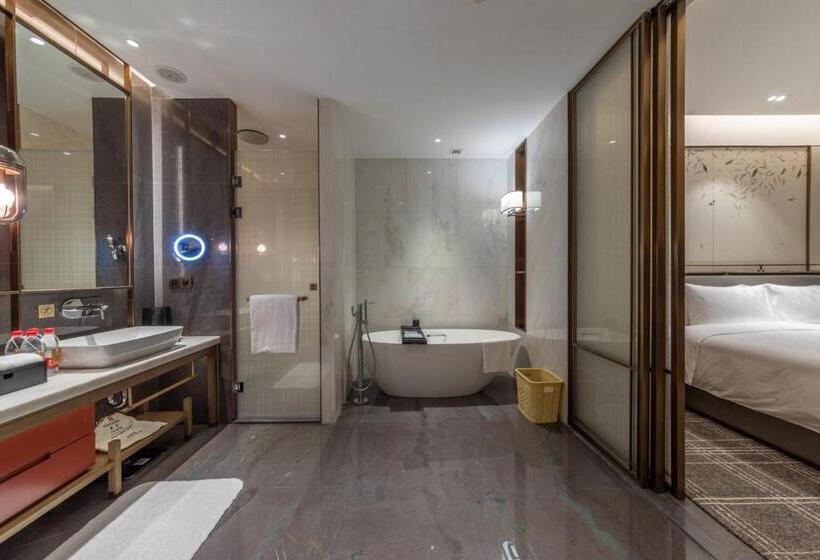 Люкс Кровать Кинг, Hualuxe Xi An Chanba, An Ihg