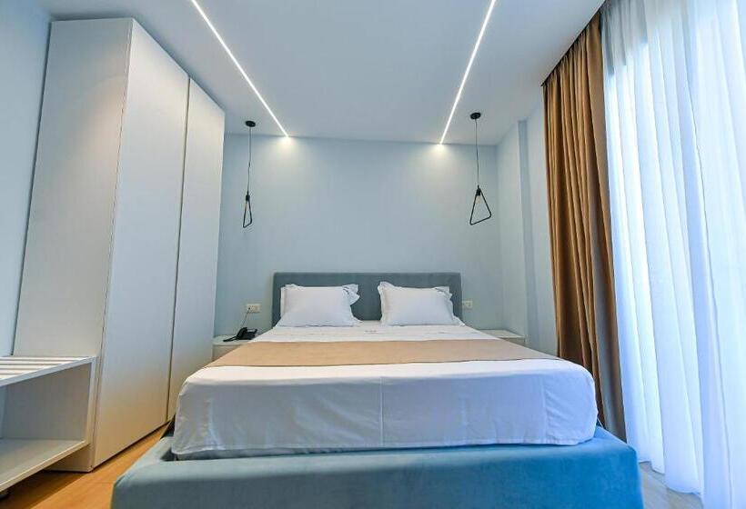 חדר דלוקס, Orik