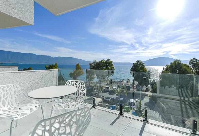 חדר משפחתי נוף לים, Orik