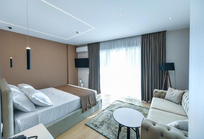 חדר משפחתי נוף לים, Orik