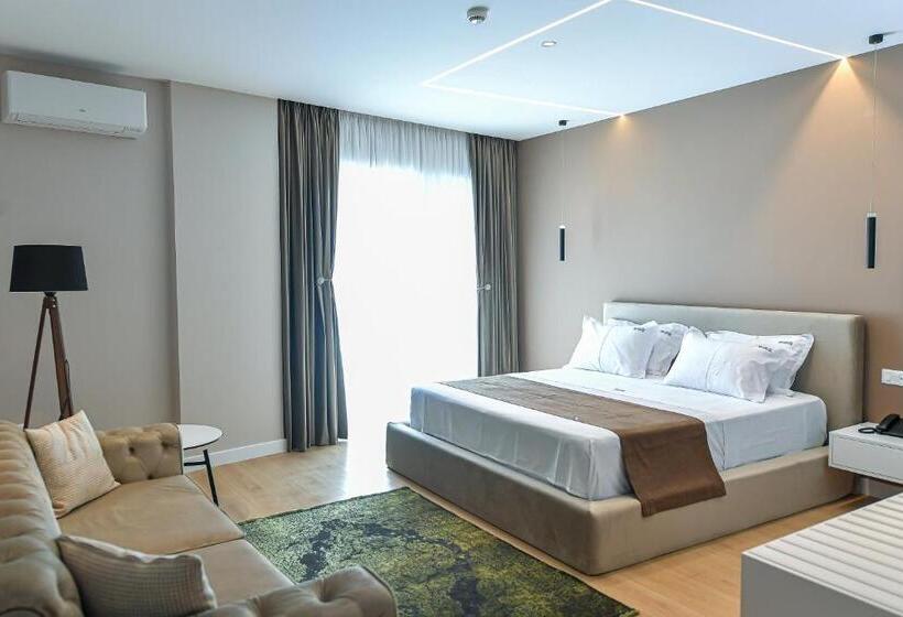 חדר משפחתי נוף לים, Orik