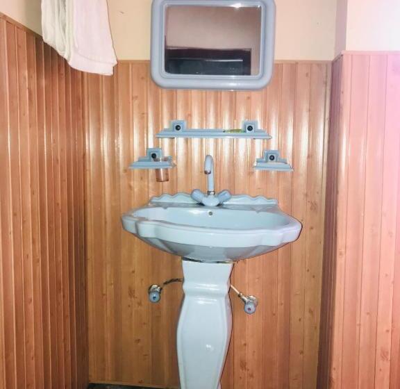 اتاق استاندارد سه نفره, Skardu Lodge