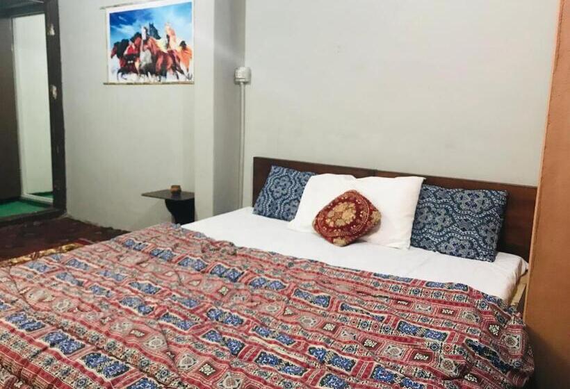 اتاق استاندارد سه نفره, Skardu Lodge
