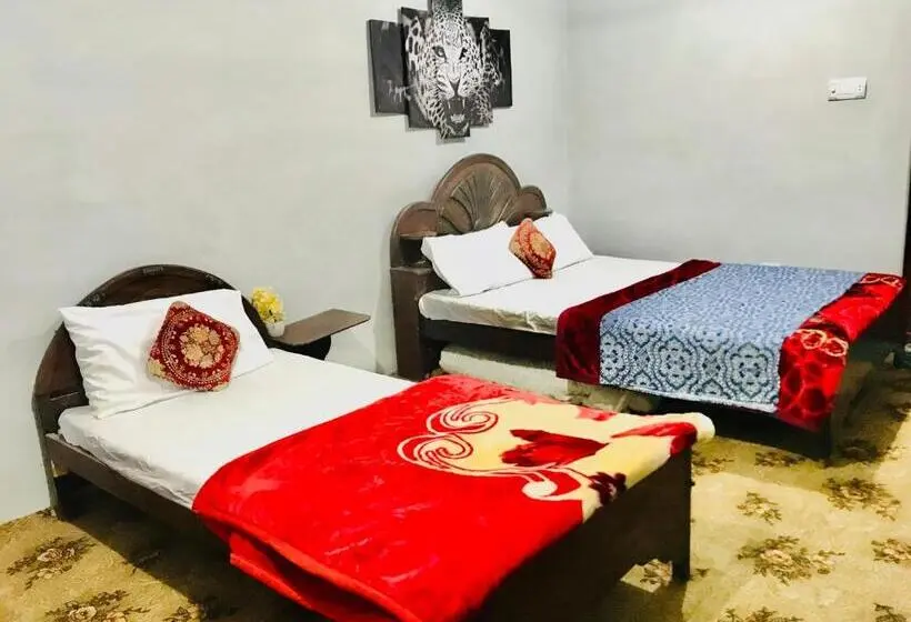 اتاق خانوادگی با چشمانداز باغ, Skardu Lodge